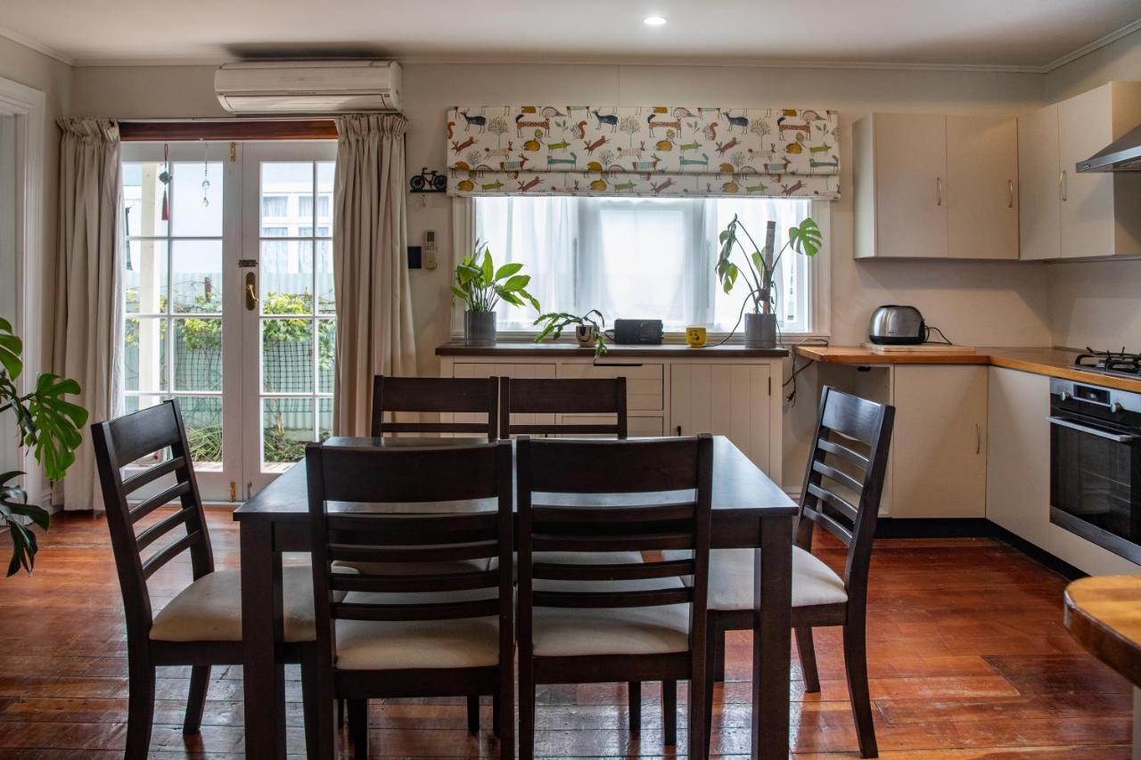 Cottage In The Heart Of Carterton ภายนอก รูปภาพ